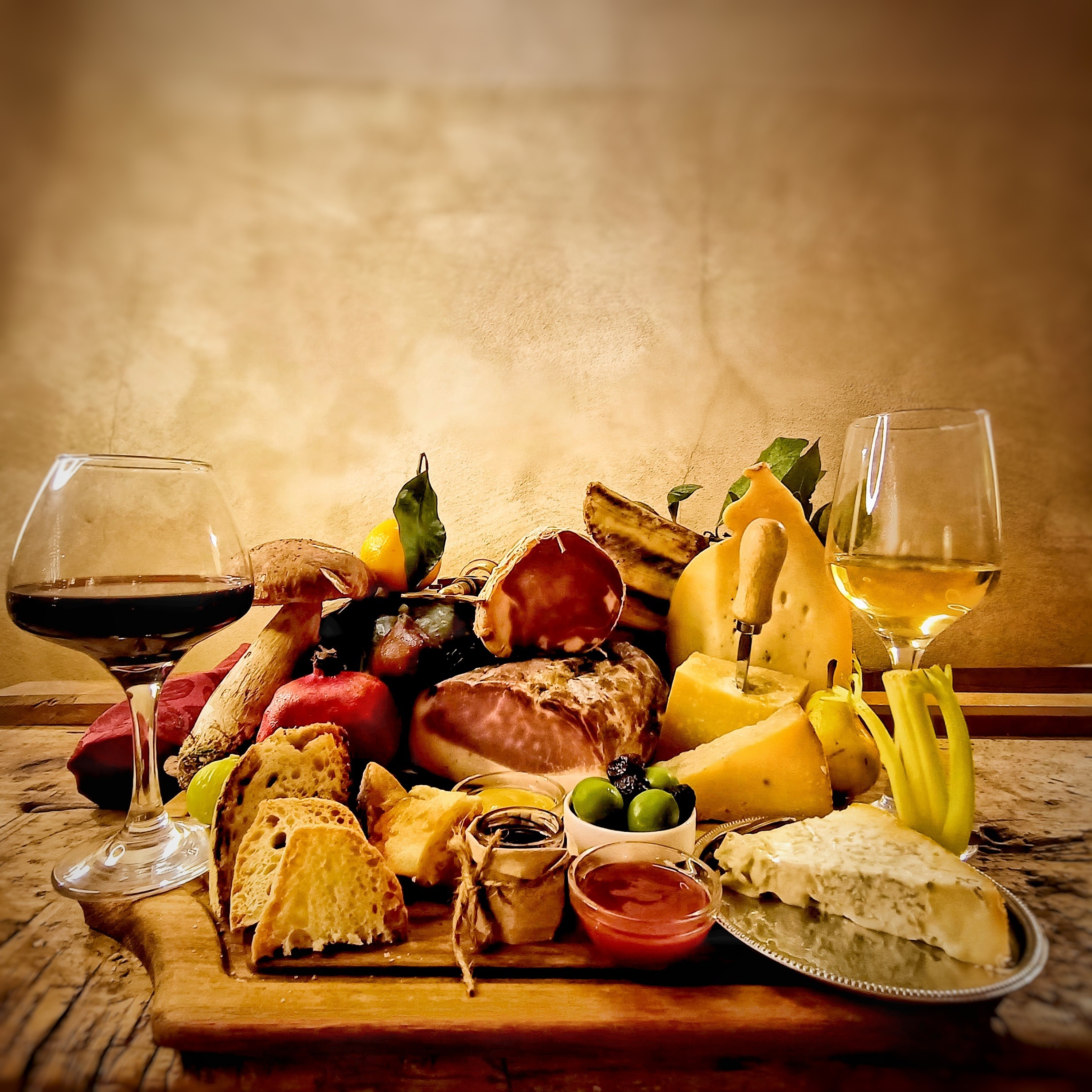 plato de antipasto italiano salumi e formaggi