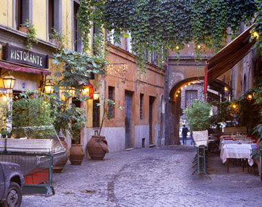 Visit Trastevere | restaurants and clubs by night. Others, such as Piazza Trilussa and Piazza della Scala, with Wine cellars, Wineries, pubs, and pizzerias, also come alive in the evenings.